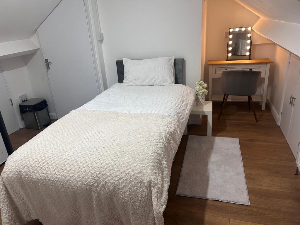 Main image of property: London Road, Romford, RM7 9QU