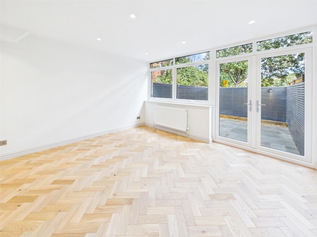 House in Twickenham - More