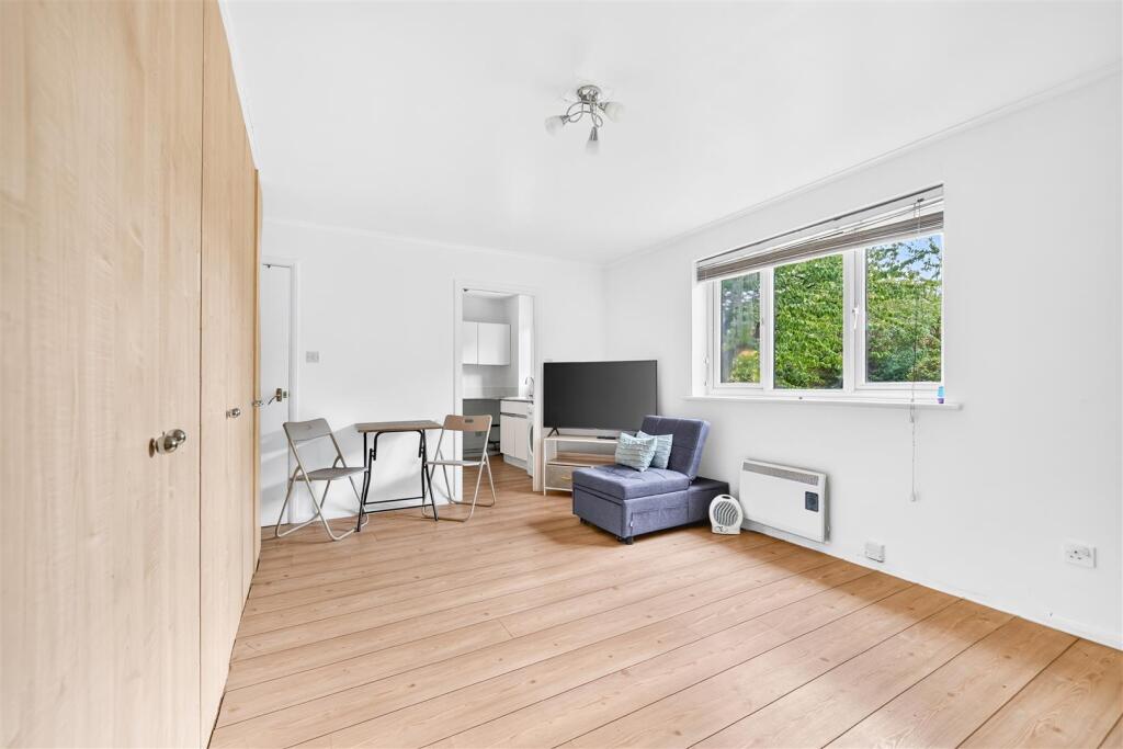 Apartment in London, Little Heath - View 5