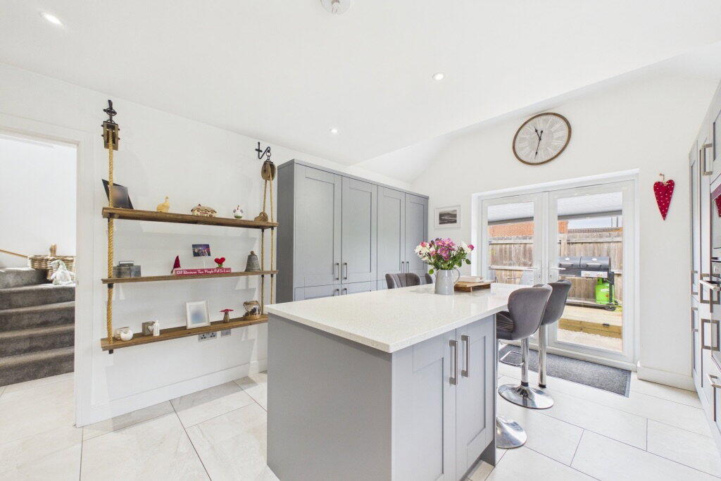 House in North Kesteven, Dunston - More