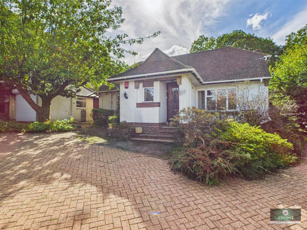 3-bed detached on Mount Close, Pound Hill, £600,000