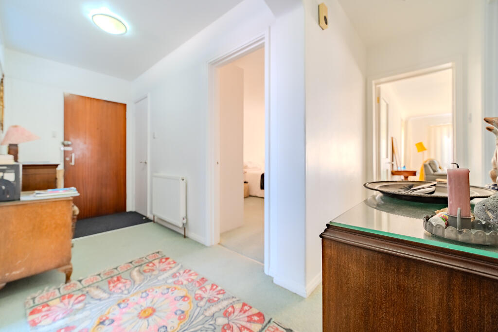 Apartment in Eastbourne, East Sussex - View 4