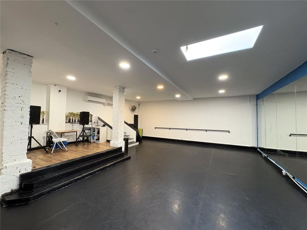 Apartment in Southend-on-Sea - View 5