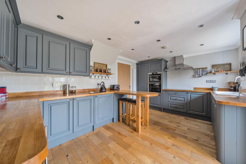 Blackstone Avenue, Eldene, Swindon, SN3 photo 4