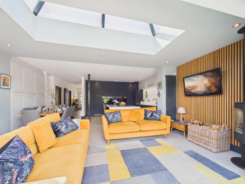 House in Sunderland, Albany - More