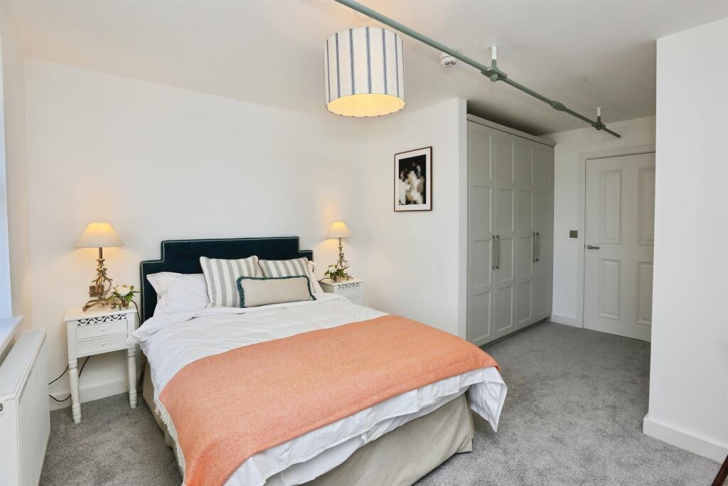 Apartment in Gosport, Hampshire - View 4