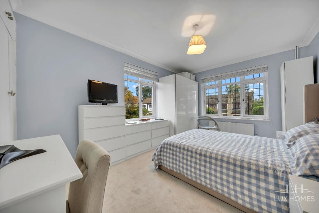 Apartment in Hornchurch - View 4