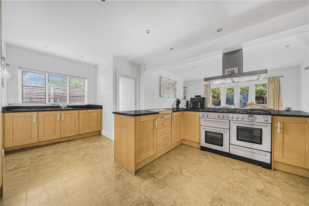 The Riding, Woking, Surrey, GU21 photo 3