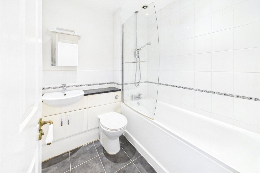 House in Reading, Warfield - View 5