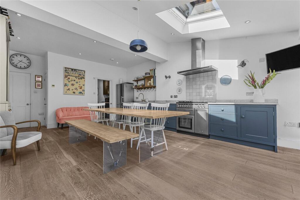 House in London, Summerstown - View 4