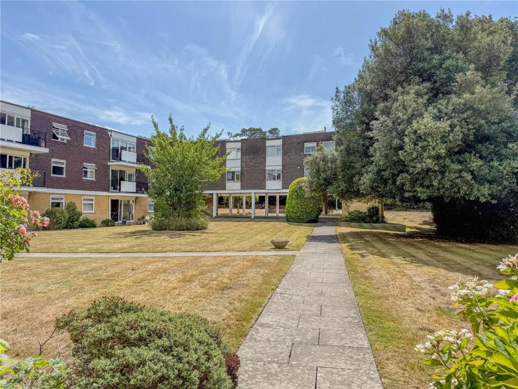 2-bed flat on High Pines, St Georges Close, Highcliffe, £239,000