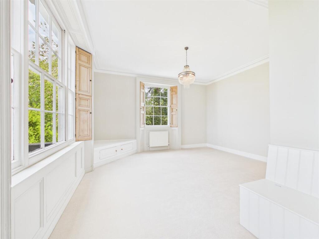 Apartment in Coventry - More