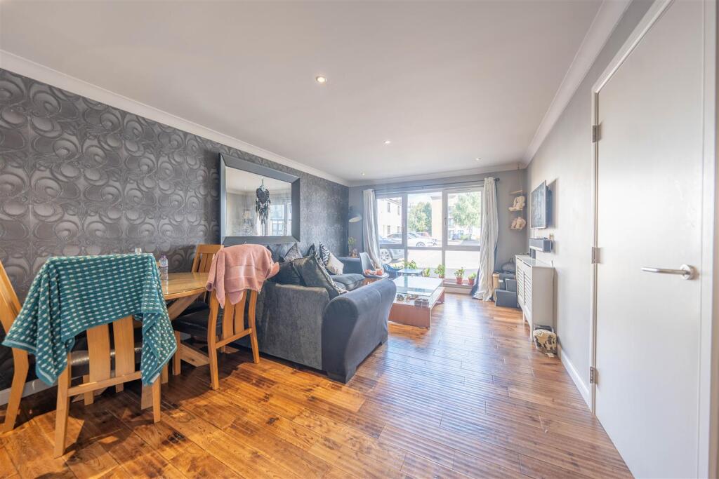 Apartment in Perth - View 3