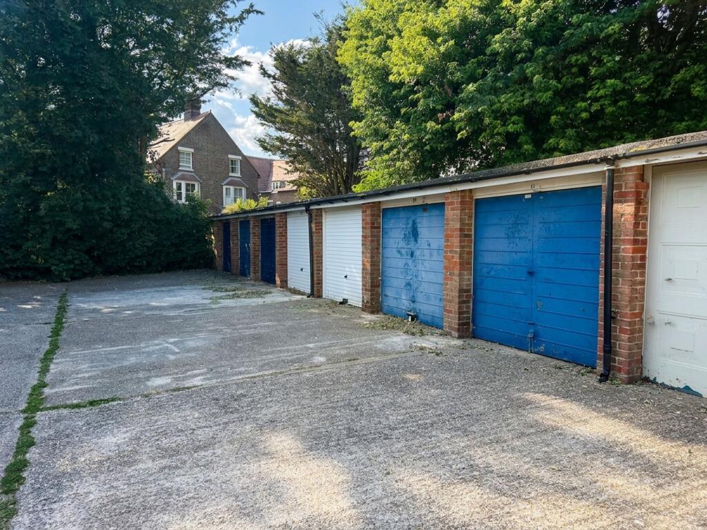 Furzedown Garages, Littlehampton, BN17 photo 4