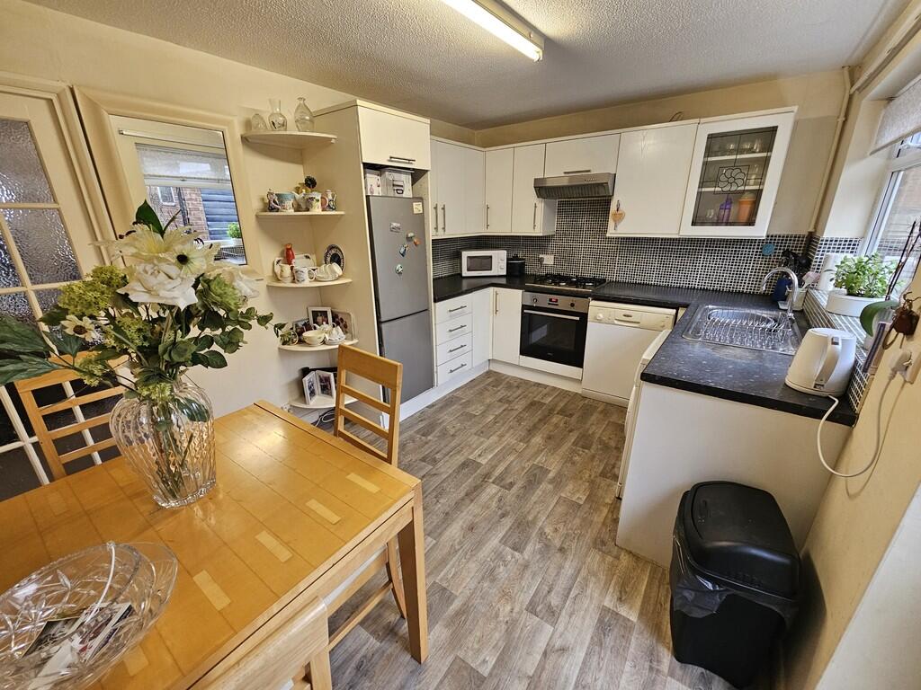 Cherwell Avenue, Heywood, OL10 4SY photo 2