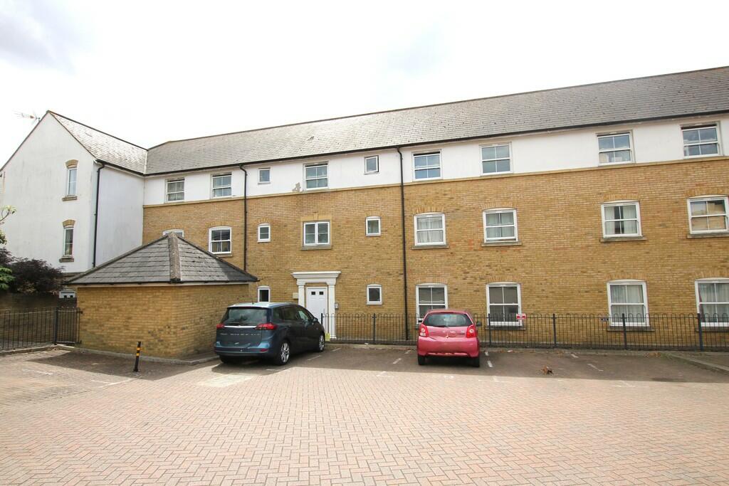 2-bed apartment on Gresley Drive, Braintree, £180,000