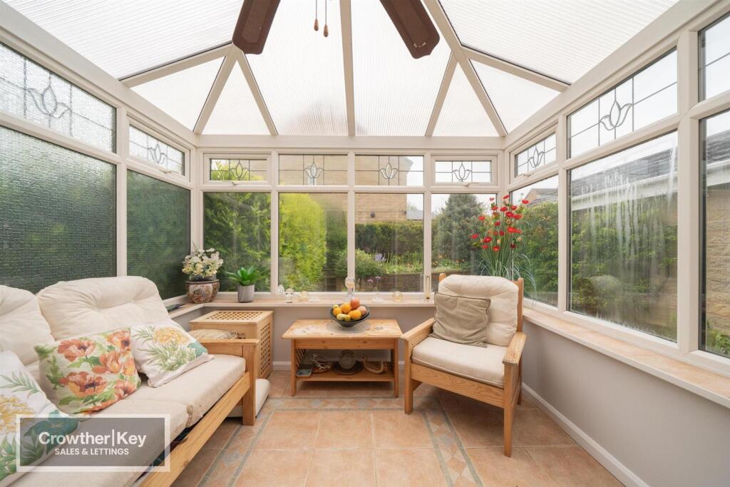 House in High Peak, Fairfield - More