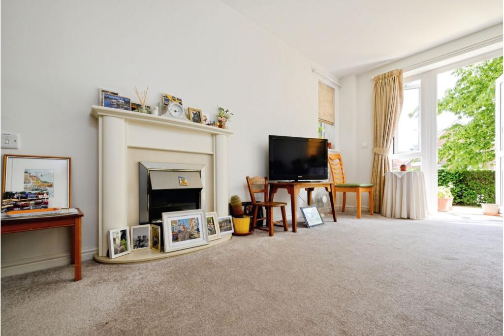 Apartment in Southampton - View 5