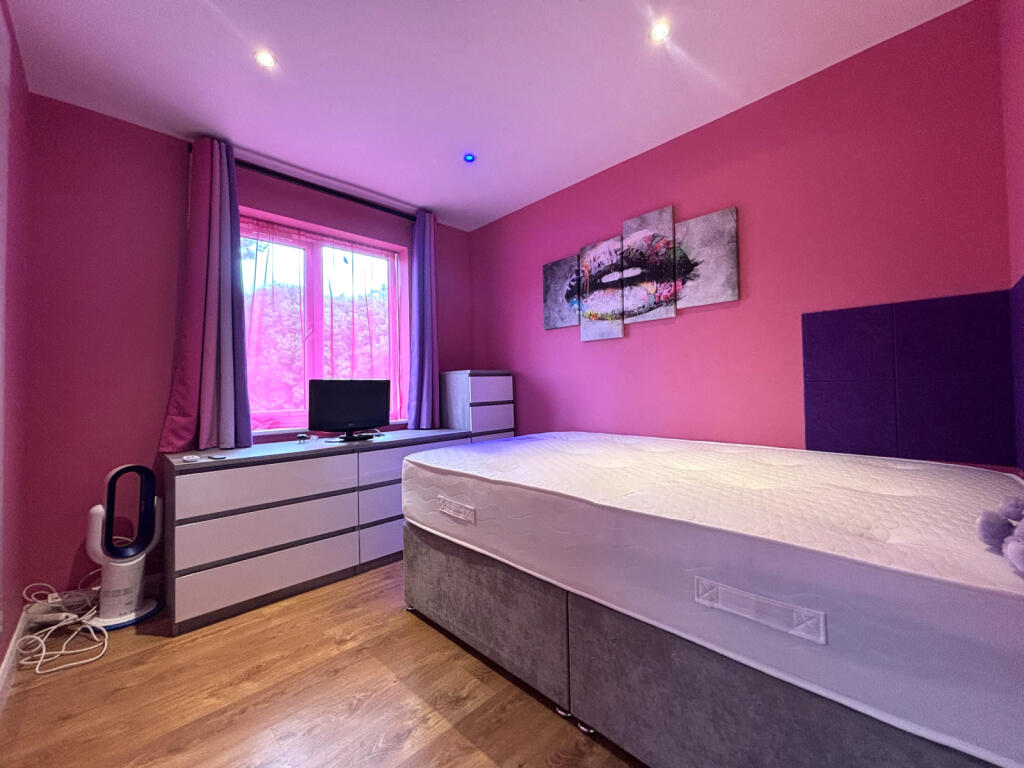 Apartment in Crowborough, St John's - More