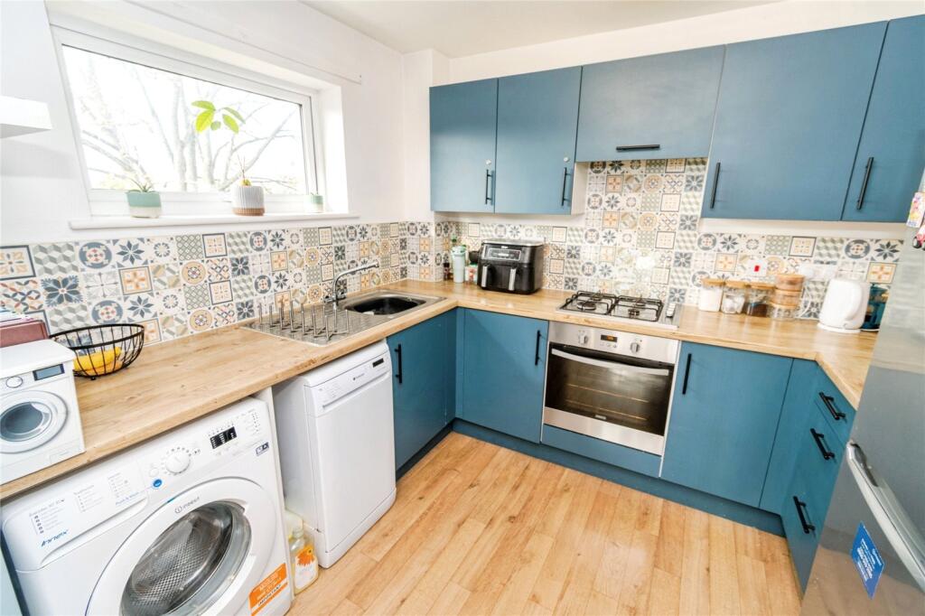 Apartment in Southampton, Maybush - View 3