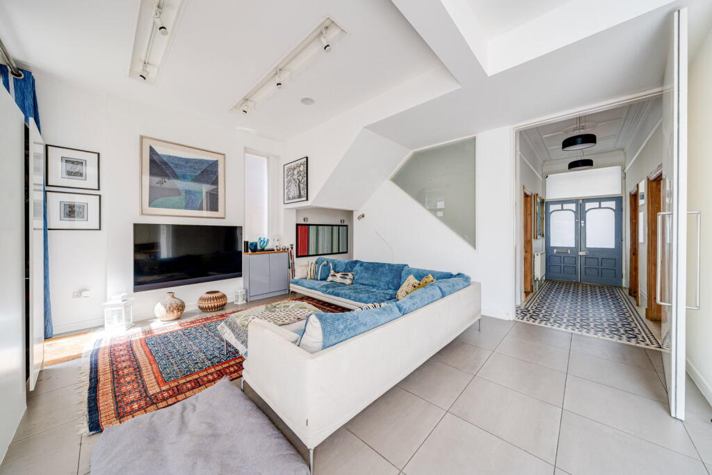 House in London, Willesden Green, Mapesbury - View 5