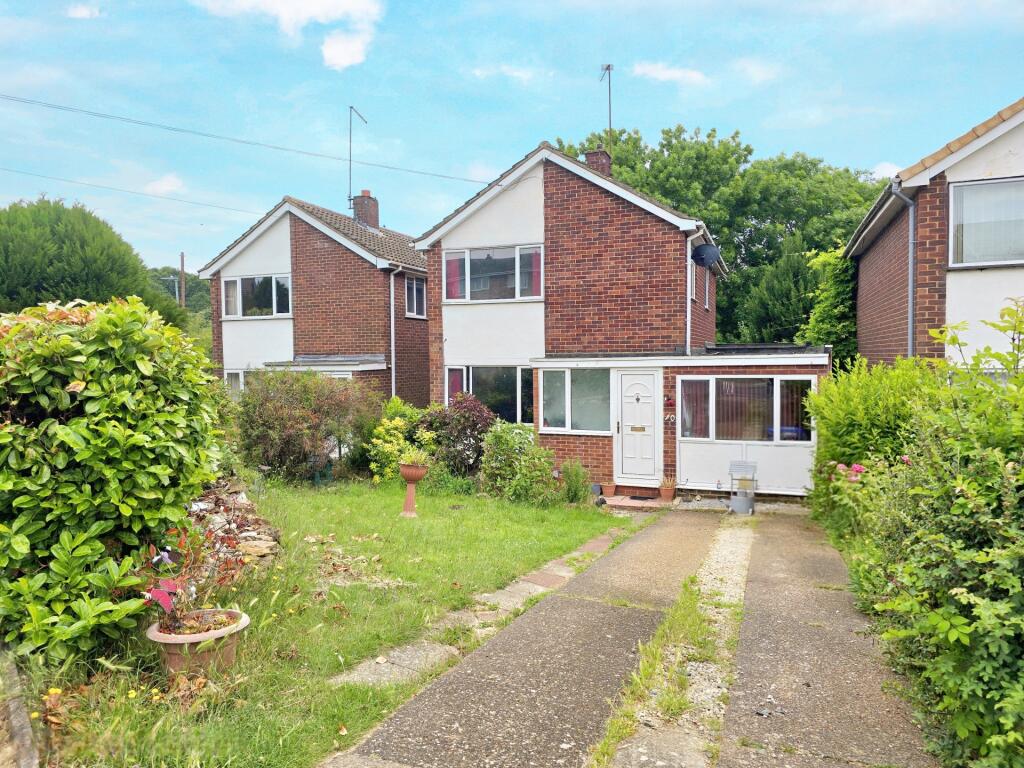 4-bed detached on Rennishaw Way, Links View, NN2 7NE, £260,000