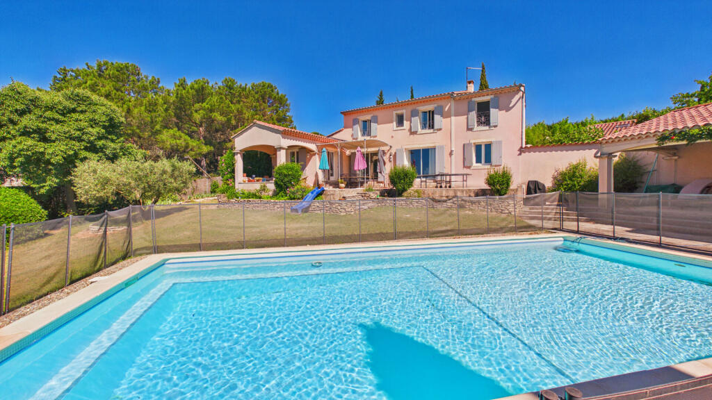 Main image of property: Provence-Alps-Cote d`Azur, Bouches-du-Rhône, Eyragues