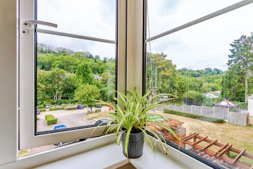 Apartment in Croydon - More