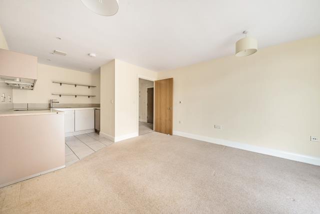 Apartment in Hemel Hempstead - View 4
