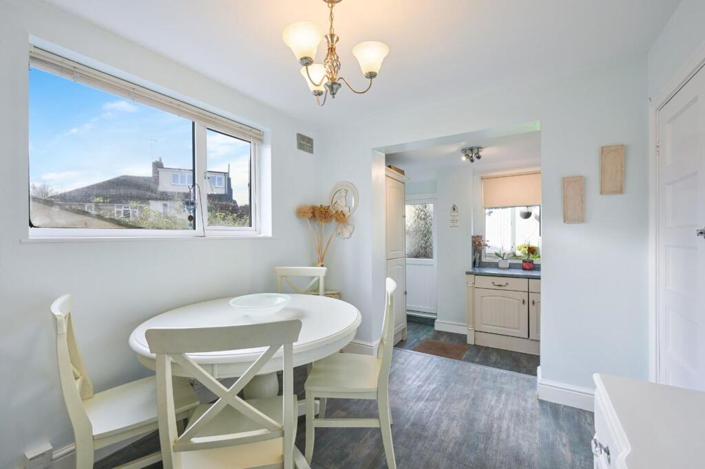 House in Reigate and Banstead, Tadworth - View 4