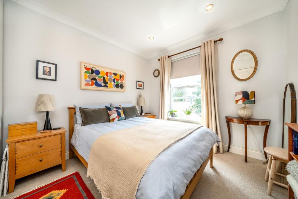 Apartment in Twickenham - View 4