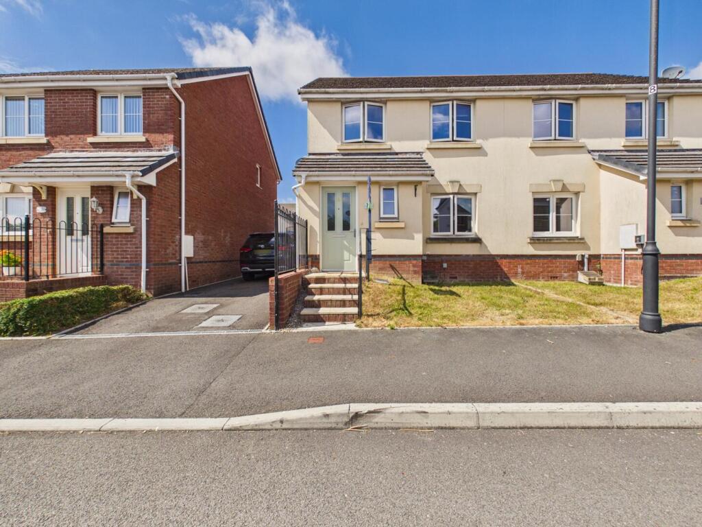 Main image of property: Clos Yr Eryr, Bridgend