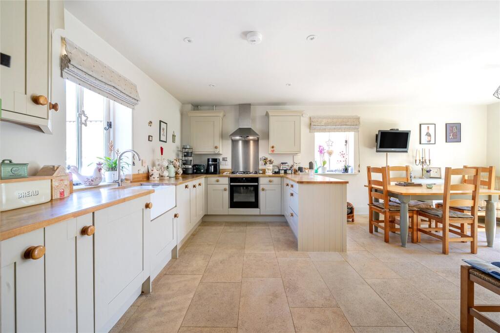 House in Silverstone, West Northamptonshire - View 3