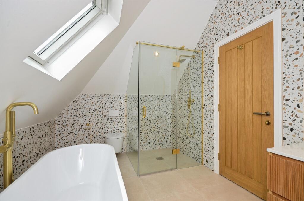 Additional image 10 of Wildwood Avenue, Bricket Wood, St. Albans