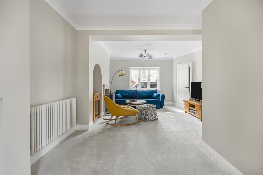 House in Hertford, Foxholes - View 3