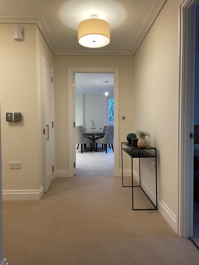 27 Pembroke Court,Marshall Walk, TW20 0LL photo 2