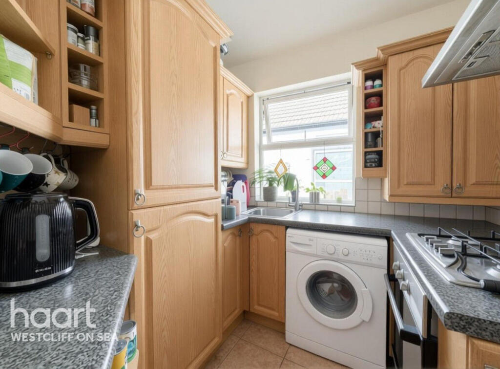 Apartment in Southend-on-Sea, Essex - View 4