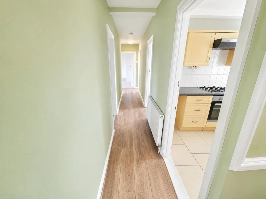 Apartment in Southend-on-Sea - View 4