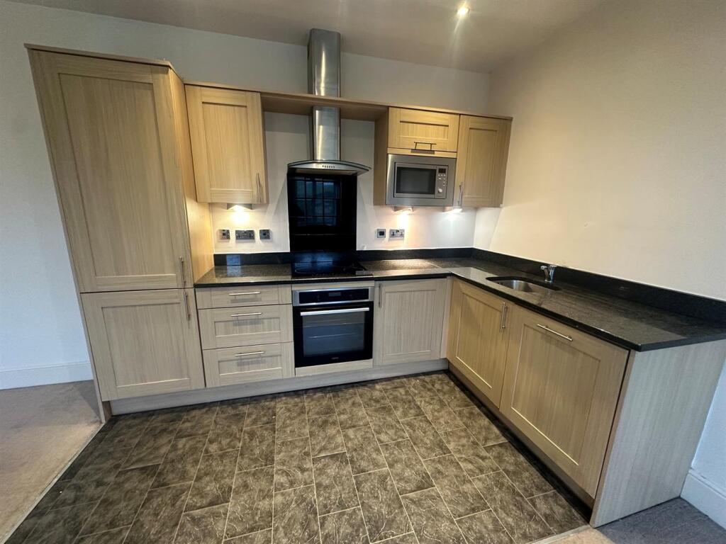 Apartment in Calderdale, West Yorkshire - View 4