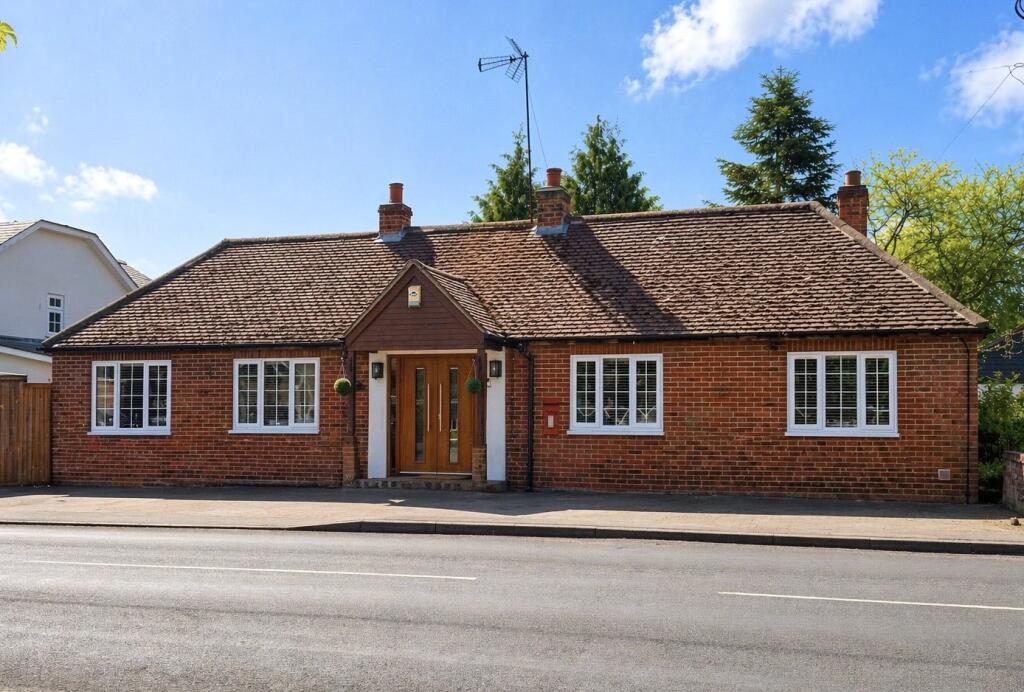 3-bed house on Warfield Street, Warfield, Bracknell, Berkshire, RG42, £700,000