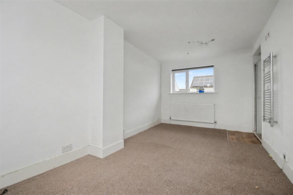 House in Northampton, North Northamptonshire - View 5