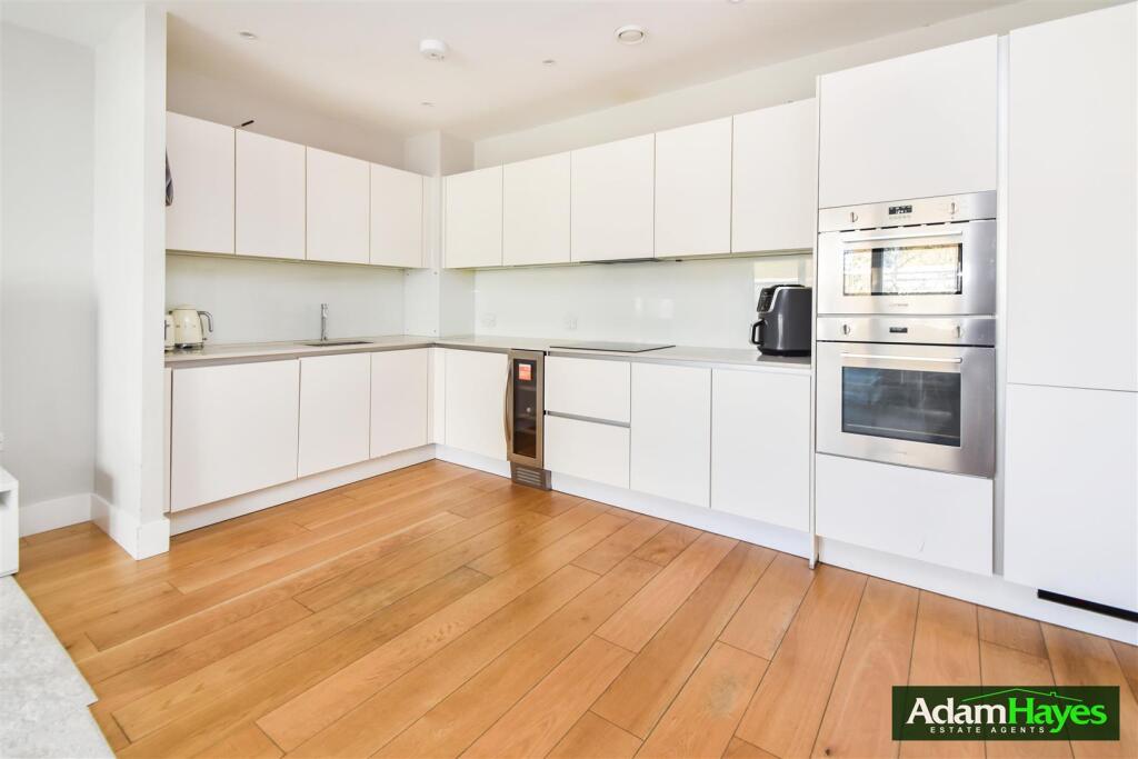 Apartment in London - More