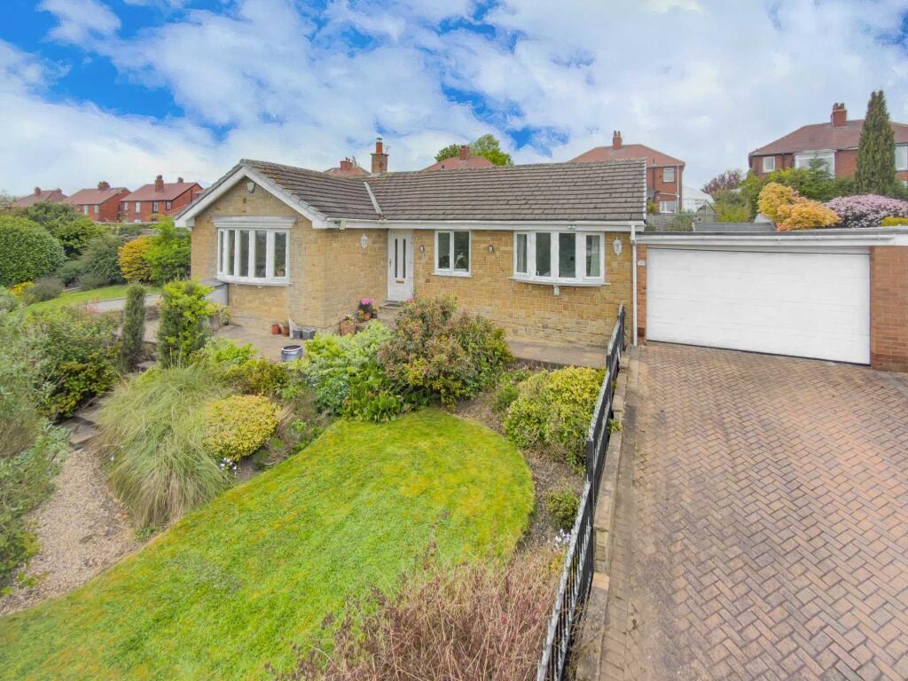 3-bed detached on Robin Hill, Upper Batley, £525,000