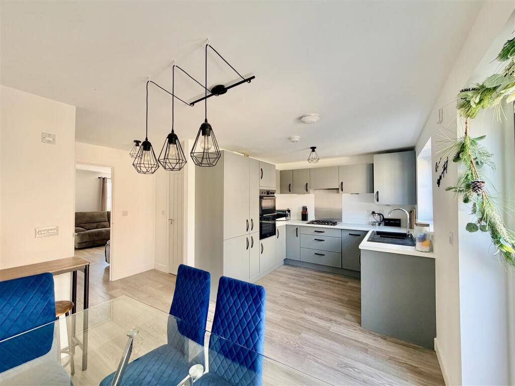 House in South Hams, Wollaton, Brixton - More