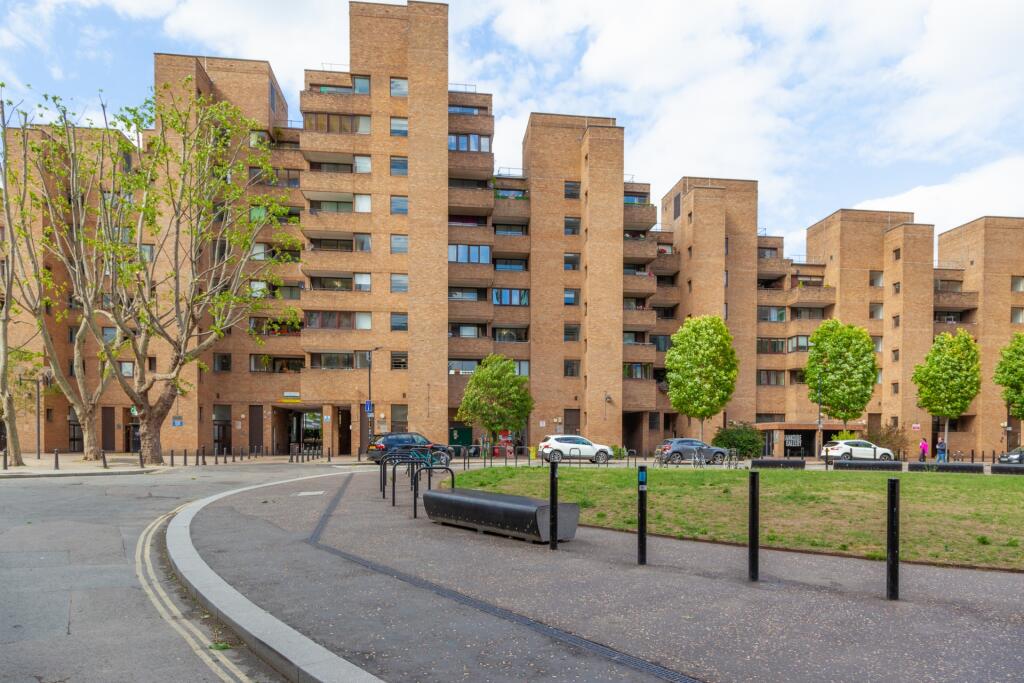 Main image of property: Falcon Point, Hopton Street, London, SE1