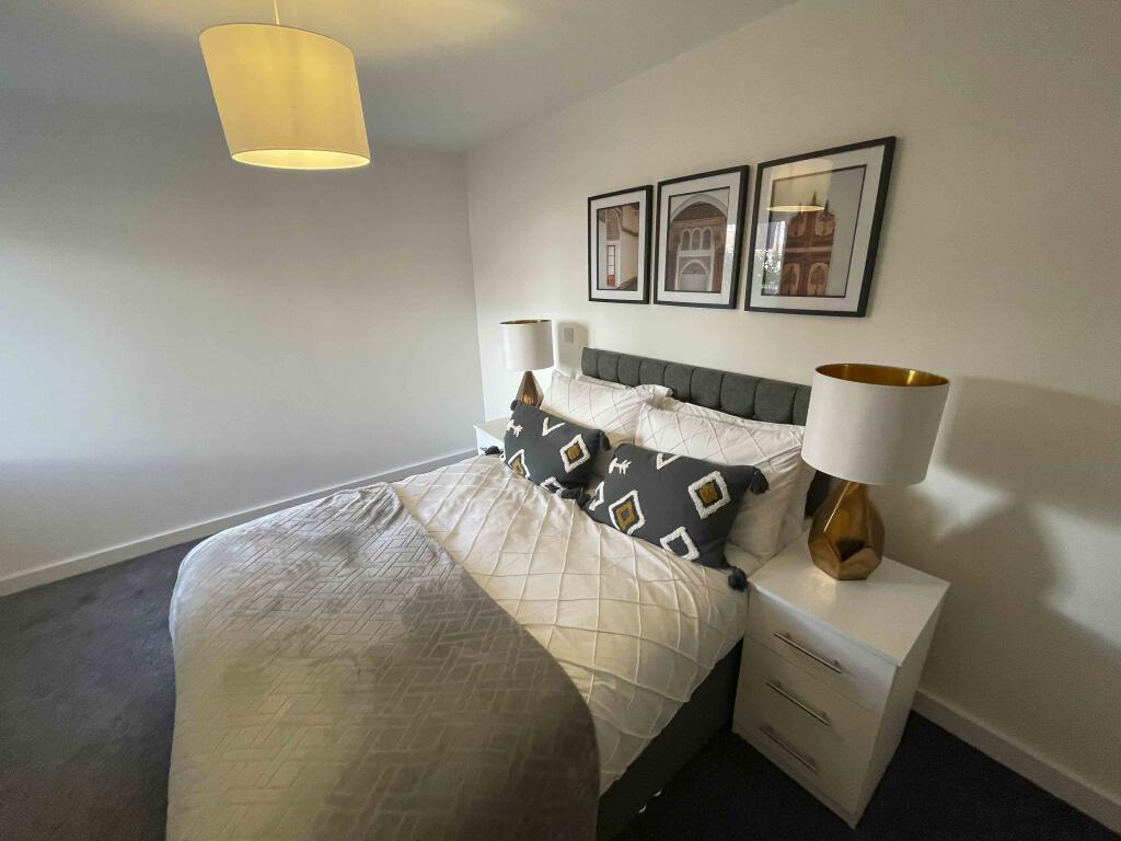 Apartment in Liverpool - More