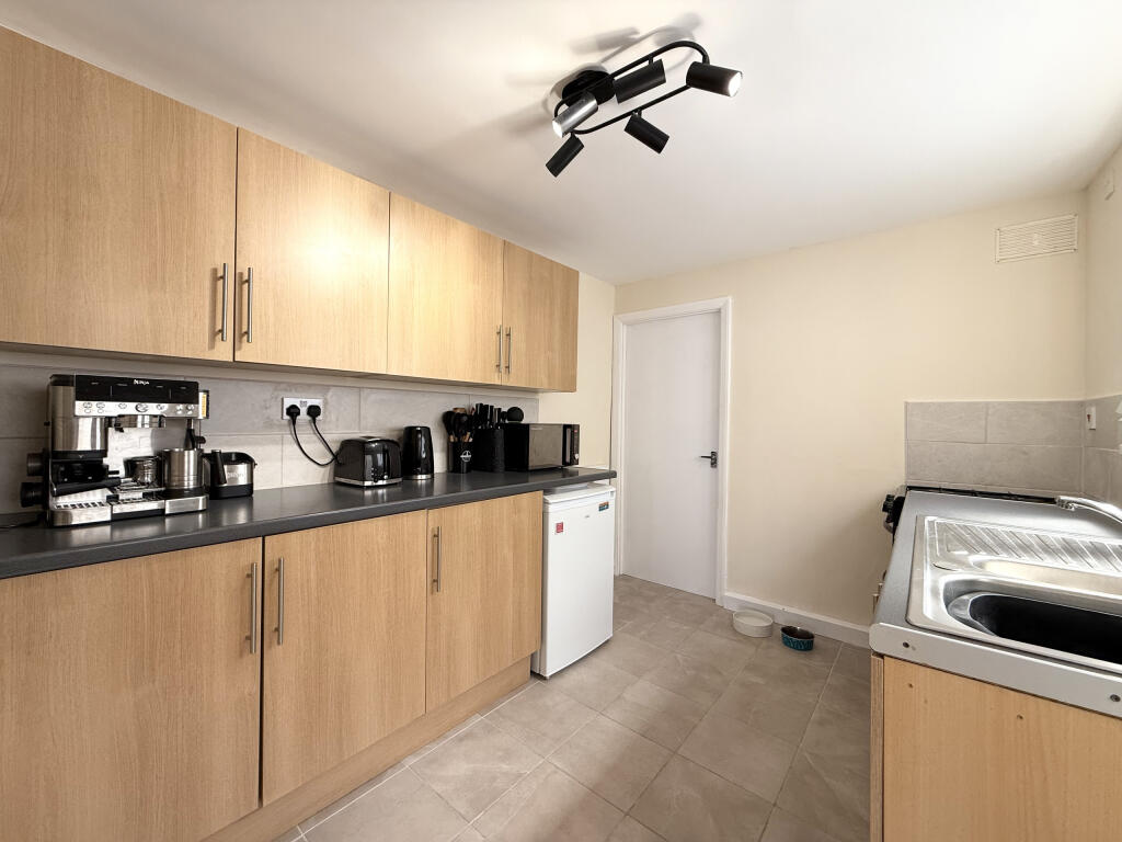 House in Cardiff, Abercynon - View 5