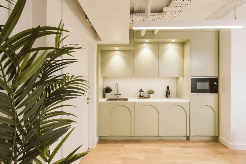 18 Clerkenwell Close