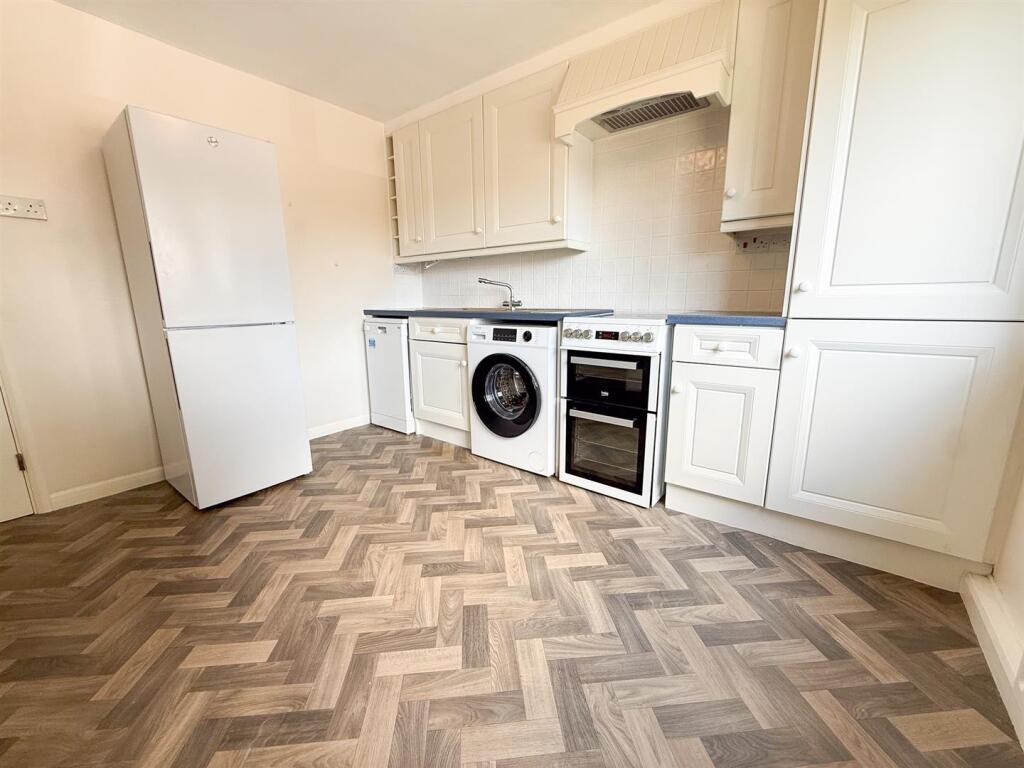 Kingsway Court, Moortown, Leeds, West Yorkshire - View 4