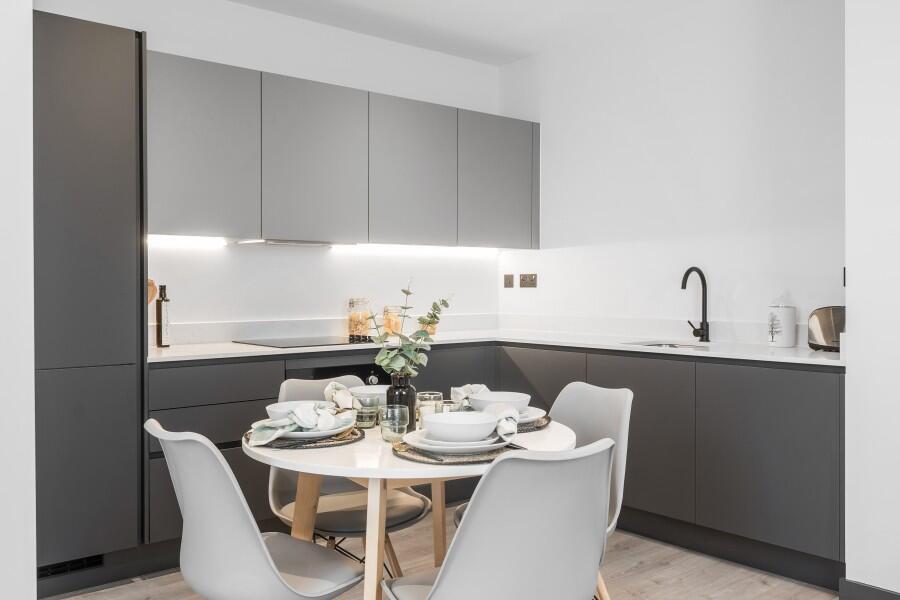Apartment in Runnymede, Chertsey - View 4